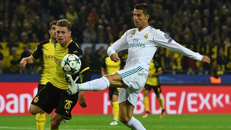 Cristiano Ronaldo, rematando contra el Dortmund