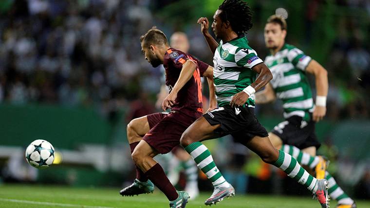 Jordi Alba, defending a played of the attack of Gelson Martins