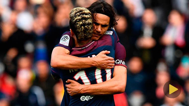 Neymar And Edinson Cavani celebrate a goal of Paris Saint Germain