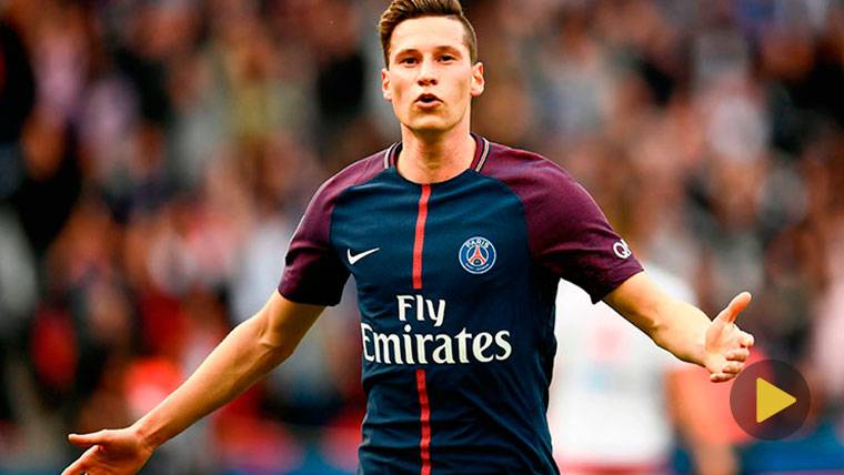 Julian Draxler, celebrating a marked goal with the PSG