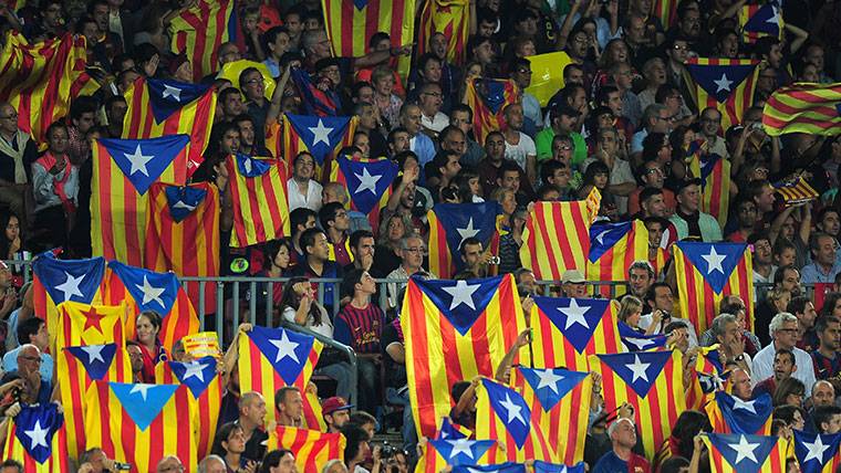 The citizenship of Catalonia, with esteladas in the Camp Nou