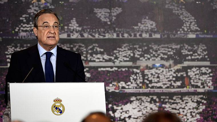 Florentino Pérez, durante una asamblea con el Real Madrid