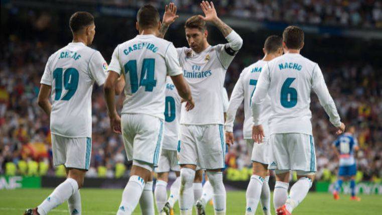 The Madrid celebrates the victory in front of the espanyol