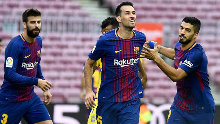 Sergio Busquets celebrates a goal with the FC Barcelona