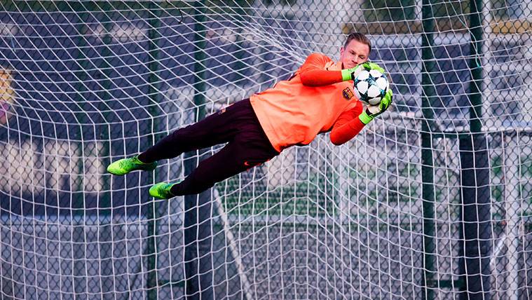 Marc-André Ter Stegen in a training of the FC Barcelona