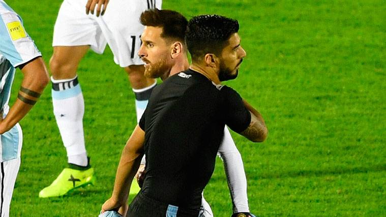 Luis Suárez and Leo Messi greet  after an Uruguay-Argentina