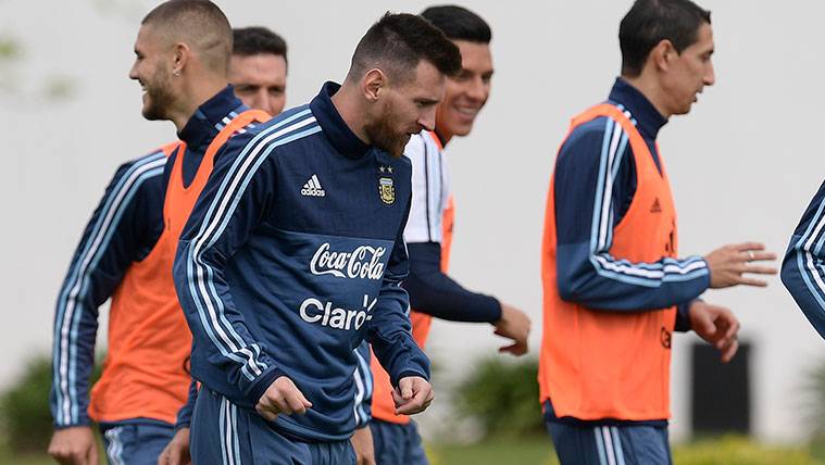 Leo Messi in a training of the selection of Argentina