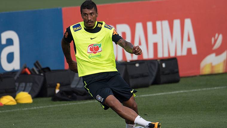 Paulinho en un entrenamiento con la selección de Brasil