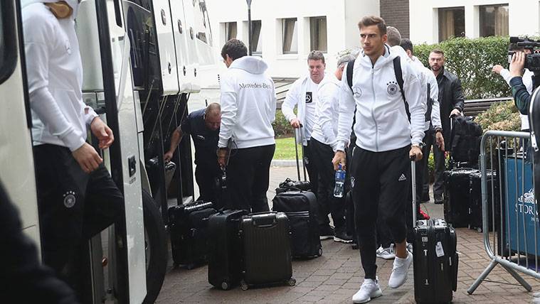 Leon Goretzka arriving to a concentration of the German selection