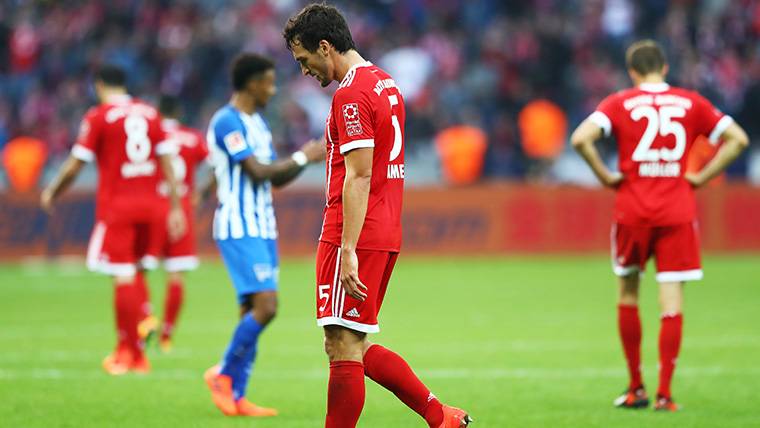 Mats Hummels, cabizbajo after a defeat of the Bayern Munich