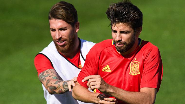 Gerard Hammered and Sergio Bouquets, together during a training