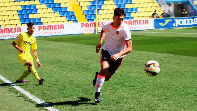 Ferran Torres en un partido con el Valencia CF