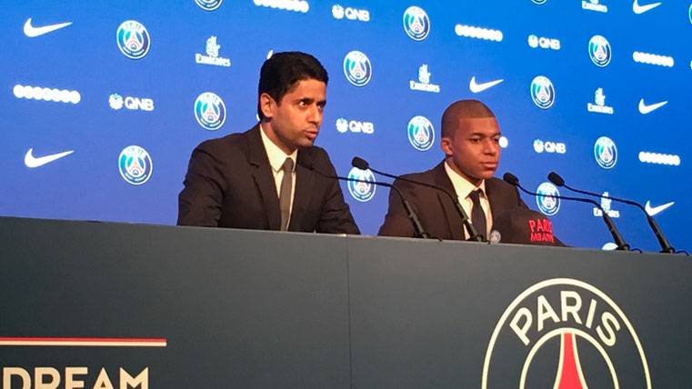 Al-Khelaïfi y Kylian Mbappé en la presentación del delantero con el PSG