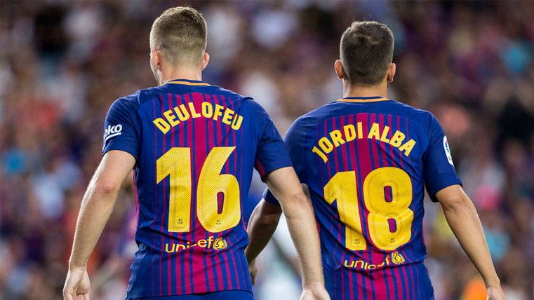 Gerard Deulofeu y Jordi Alba en un partido del FC Barcelona