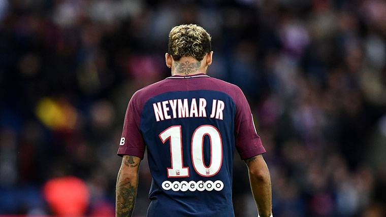 Neymar Jr, during a party with Paris Saint-Germain
