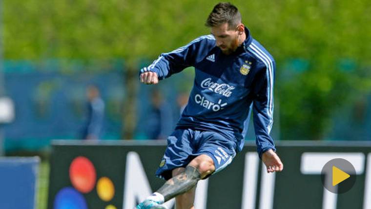 Leo Messi en un entrenamiento con Argentina