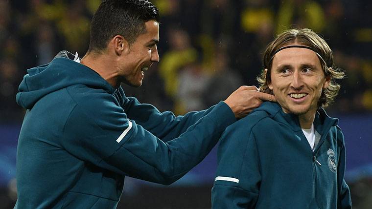 Cristiano Ronaldo and Modric, during a warming with the Real Madrid