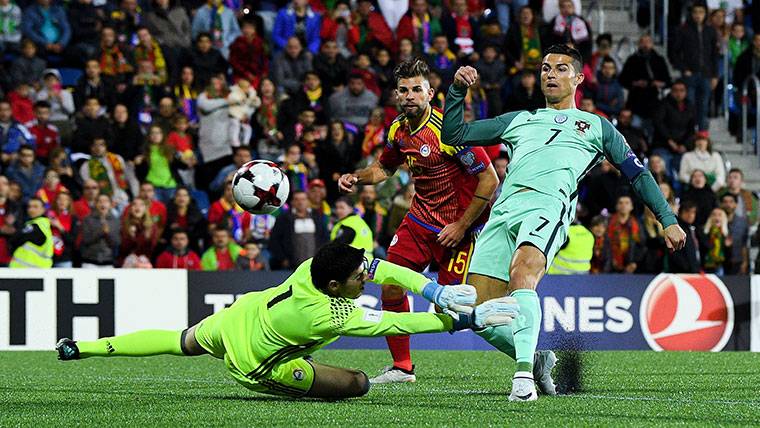 Cristiano Ronaldo, marcando un gol contra Andorra