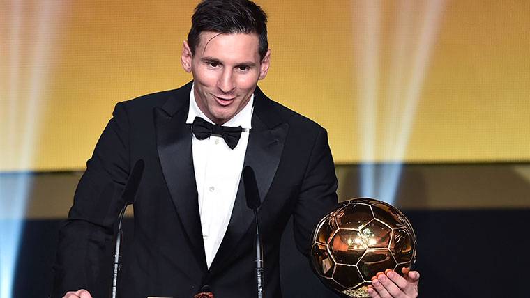 Leo Messi, receiving his last Balloon of Gold in 2015