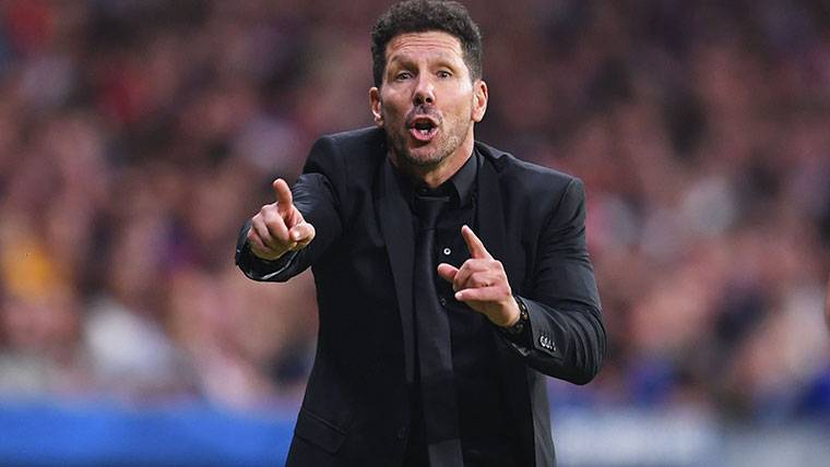 Diego Pablo Simeone, giving instructions during a party