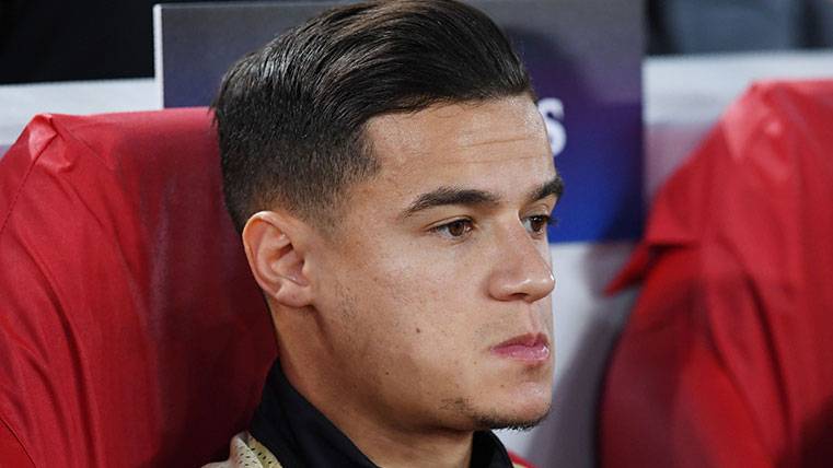 Philippe Coutinho, in the bench in a party with the Liverpool