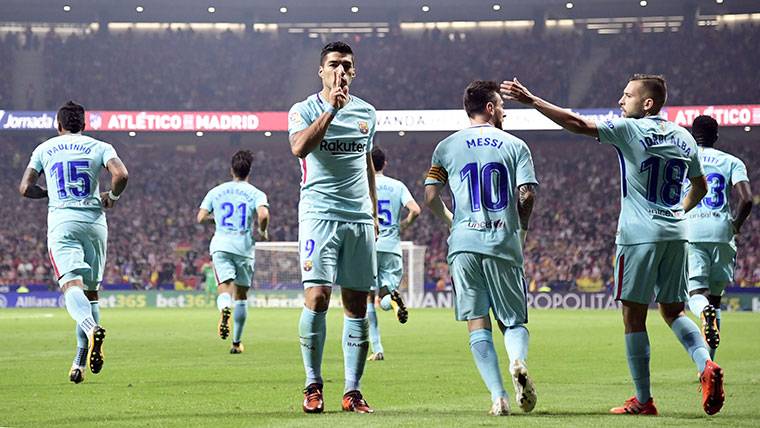 El FC Barcelona, celebrando el gol marcado por Luis Suárez