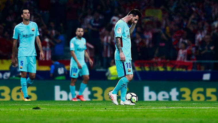 Leo Messi se lamenta tras un gol del Atlético de Madrid