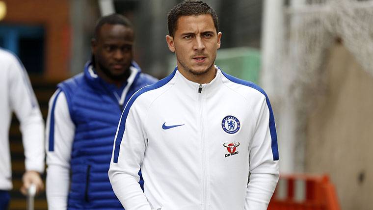 Eden Hazard, ready to go out to play a party with Chelsea