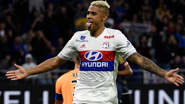 Mariano Díaz celebra un gol con el Olympique de Lyon