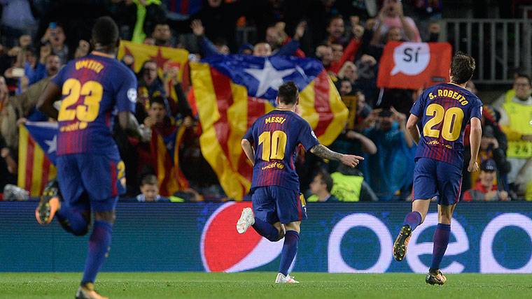 El FC Barcelona, celebrando el gol de Messi a Olympiacos