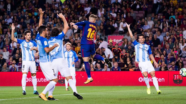 Gerard Deulofeu anotando su primer gol oficial con el FC Barcelona
