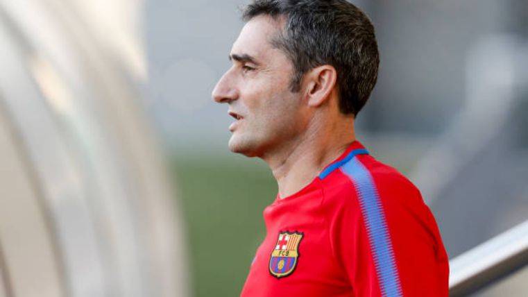 Valverde In the Barcelona bench