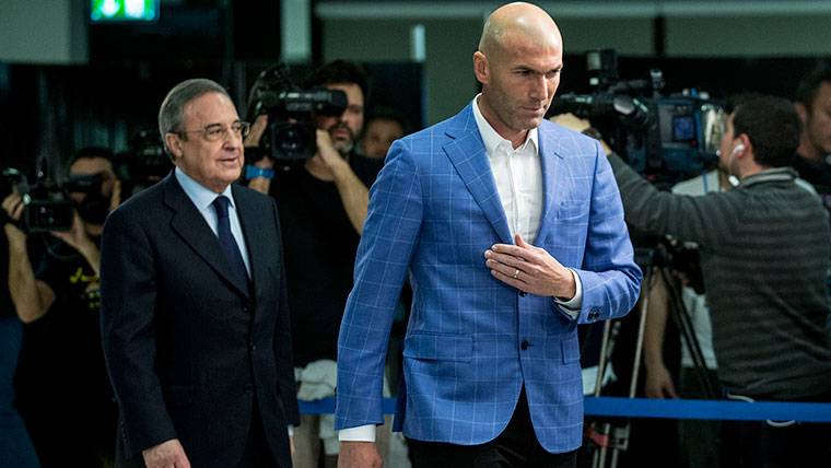 Zinedine Zidane, justo antes de ser presentado como técnico del Real Madrid