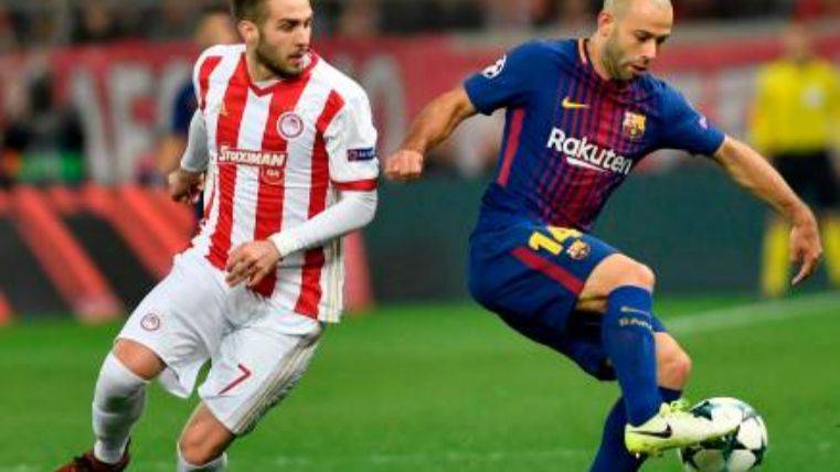 Mascherano In front of the Olympiacos