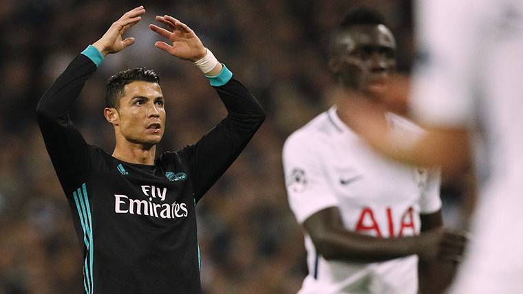 Cristiano Ronaldo, quejándose de una acción contra el Tottenham