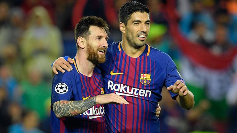 Leo Messi y Luis Suárez celebran un gol del FC Barcelona