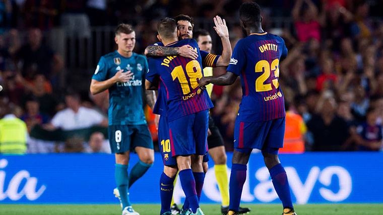 Leo Messi, celebrating a goal with Umtiti in the FC Barcelona