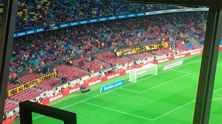 Gradas del Camp Nou en el partido ante el Sevilla