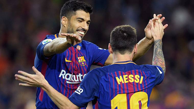 Leo Messi y Luis Suárez, celebrando un gol con el FC Barcelona