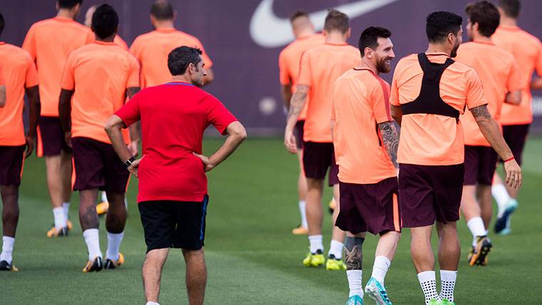 The FC Barcelona, training under the control of Ernesto Valverde