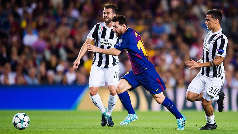 Leo Messi, marchándose de varios jugadores contra la Juventus