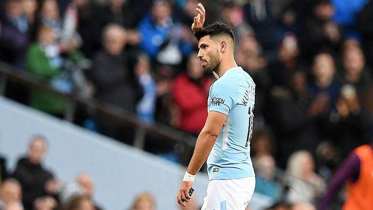 Sergio Agüero, marchándose sustituido en un partido del City