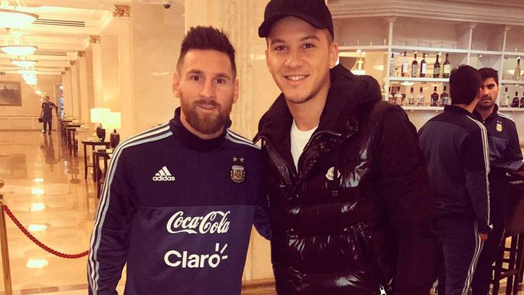Leo Messi y Sebastián Driussi en el hotel de concentración de Argentina