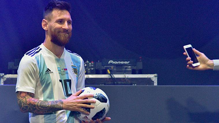 Leo Messi en la presentación del balón del Mundial de Rusia