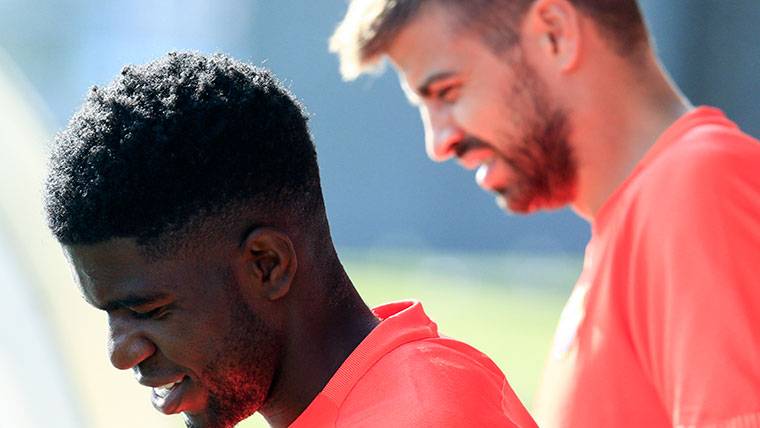 Samuel Umtiti and Gerard Hammered, going out to train with the FC Barcelona