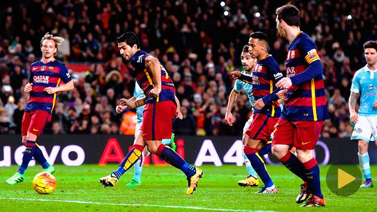 Leo Messi and Luis Suárez, marking a penalti indirect against the Celtic