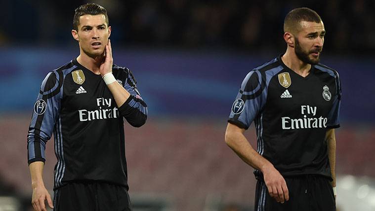 Cristiano Ronaldo y Karim Benzema en un partido con el Real Madrid