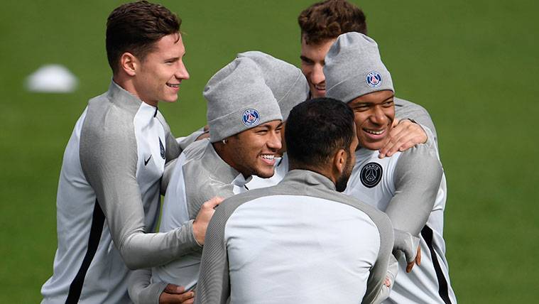 The players of the PSG in a session of training