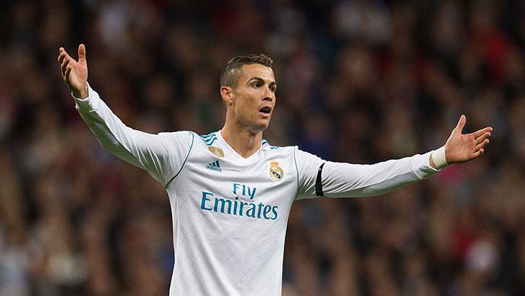 Cristiano Ronaldo, protestando una acción al árbitro en un partido