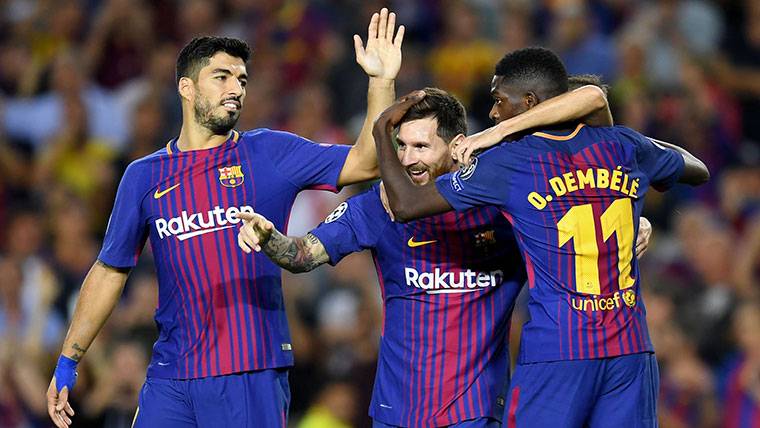 Leo Messi, Luis Suárez and Dembélé, celebrating a goal with the Barça